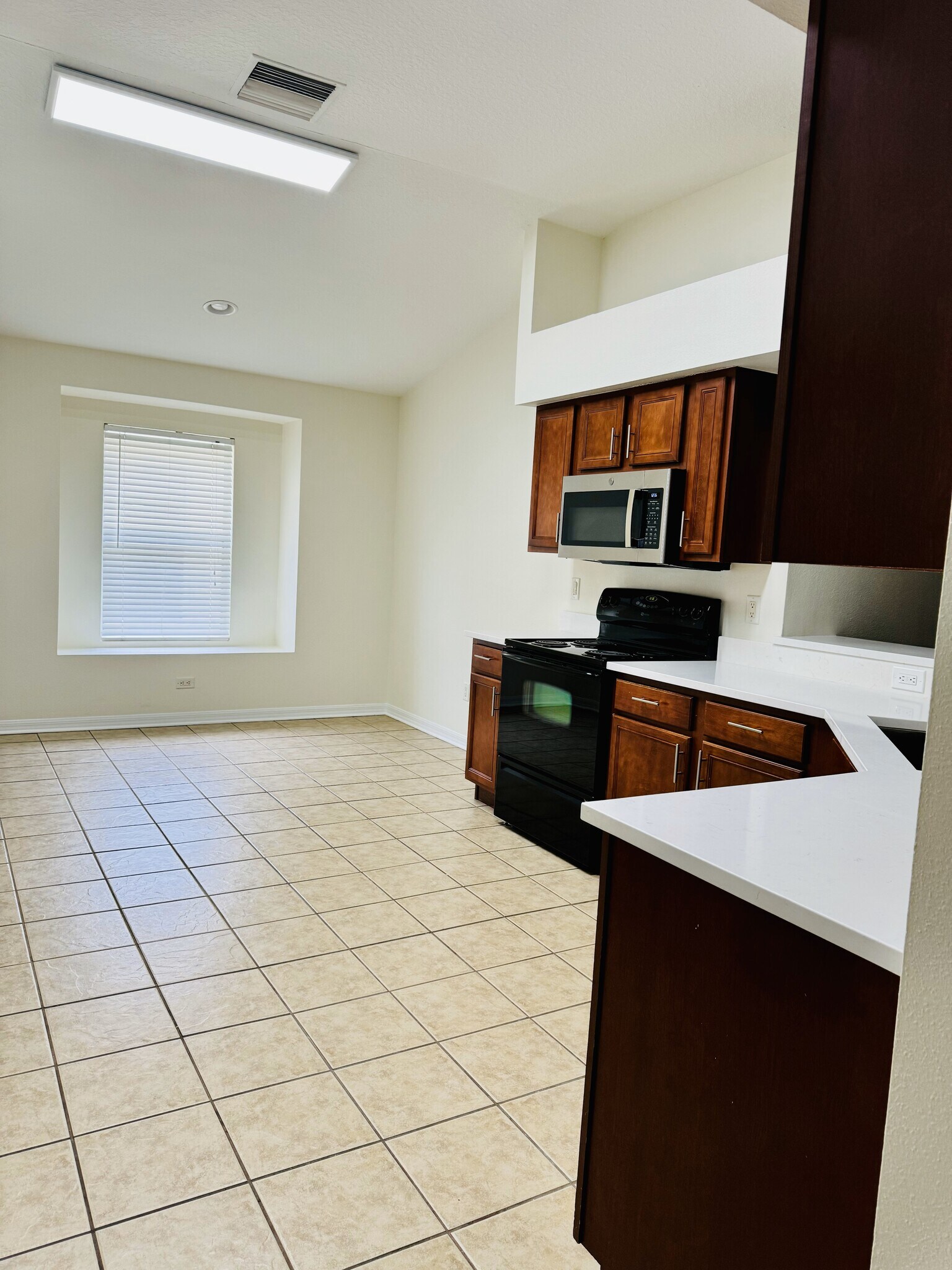 Eat-In Kitchen - 27325 Edenfield Dr