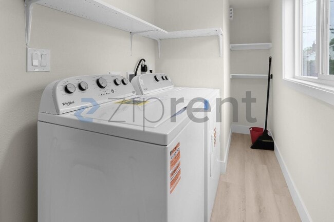 Building Photo - Unit