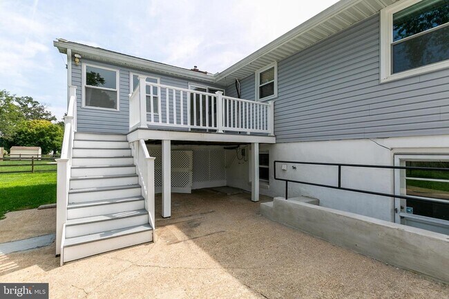 Building Photo - 742 Whitehall Beach Rd