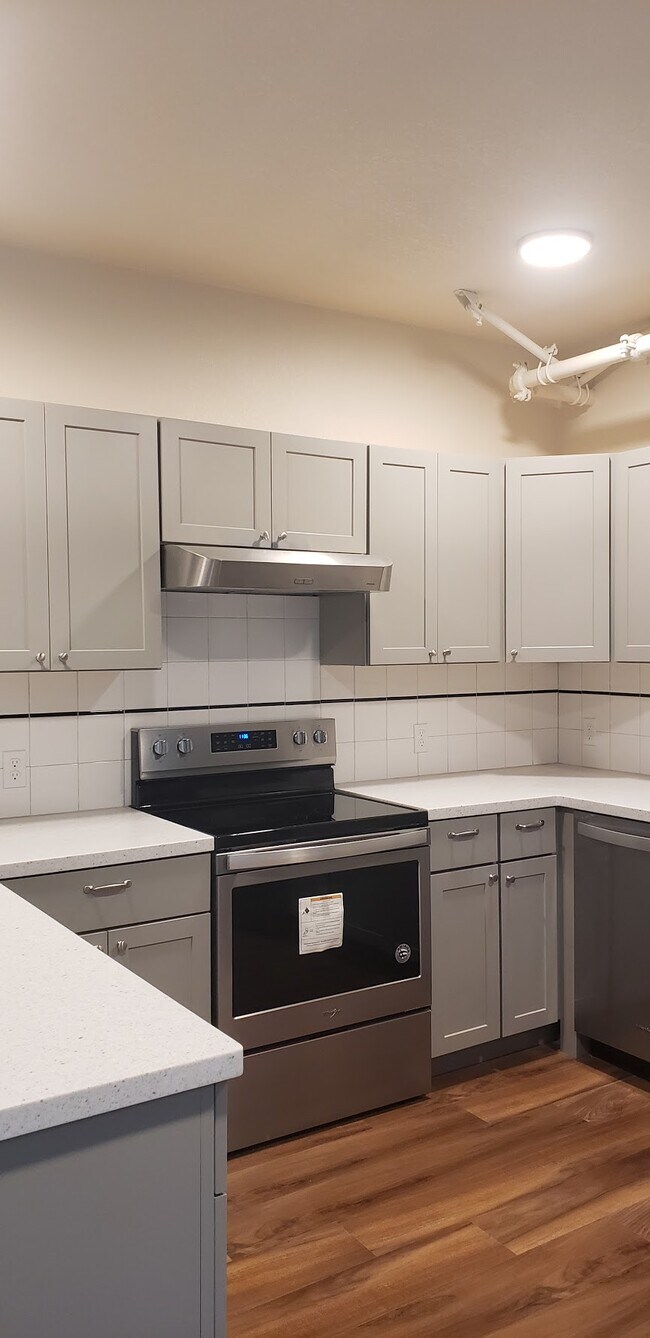 Building Photo - 109 Grand Ave