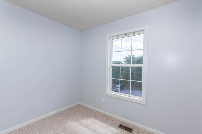 Building Photo - 3 Bed, 2.5 Bath in Martinsburg