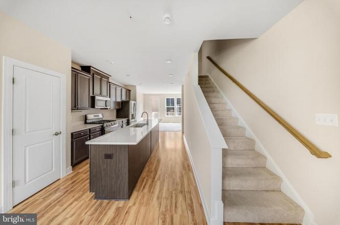 Building Photo - 3525 Carnaby St