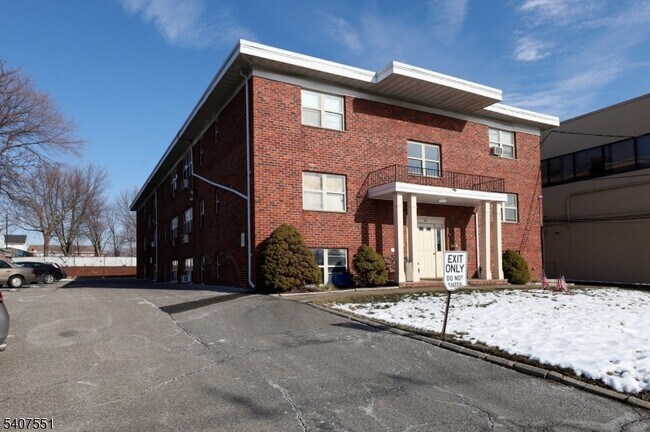 Building Photo - 94 Park Ave