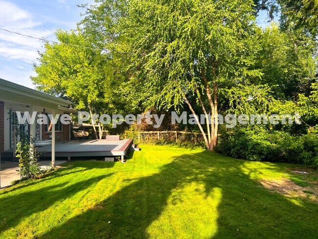 Building Photo - Newly Renovated Basement Suite with High-E...