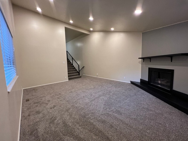Building Photo - 1813 Laurelhurst Dr E