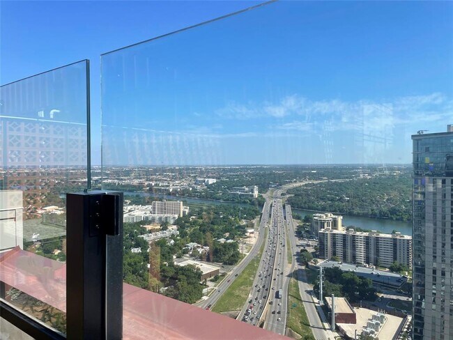 Building Photo - 84 East Ave