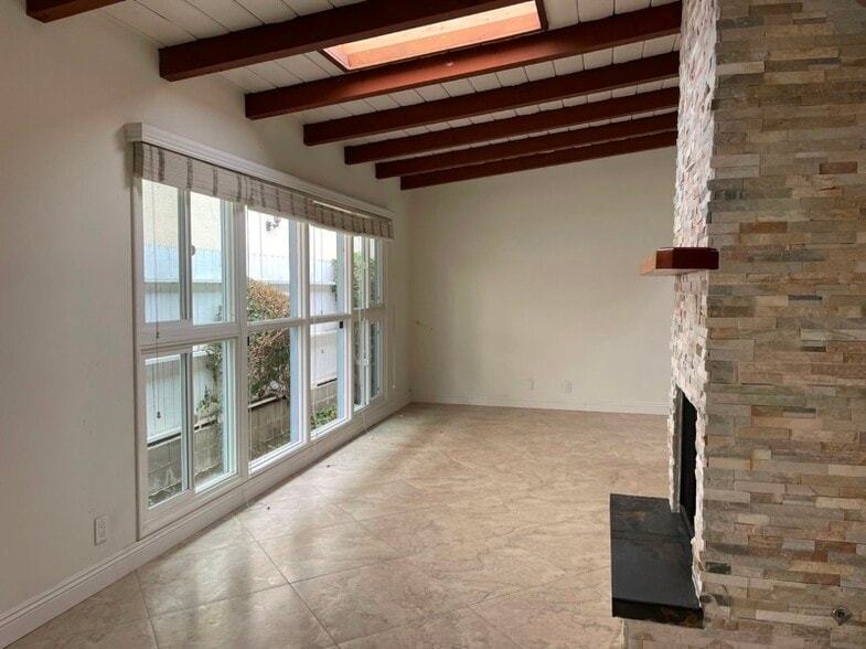 Building Photo - 1427 Manhattan Beach Blvd