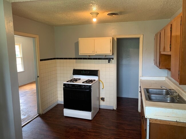 Building Photo - 1610 Ozan St