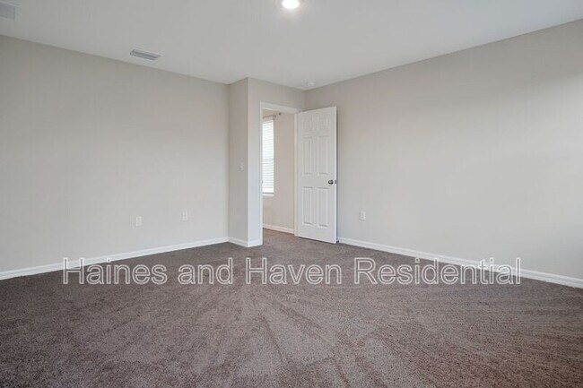 Building Photo - 3889 Geranium Ave