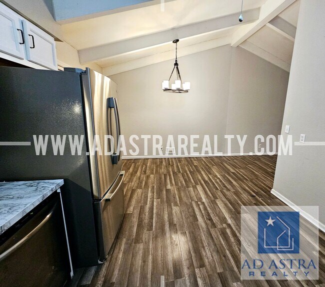 Building Photo - Open 3 Bed 2 Bath Home KCMO!!-Available NOW!!