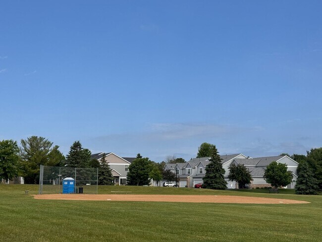 Building Photo - ***RENT SPECIAL!!!*** Luxurious 3 Bedroom, 2 Bathroom GORGEOUS townhome!