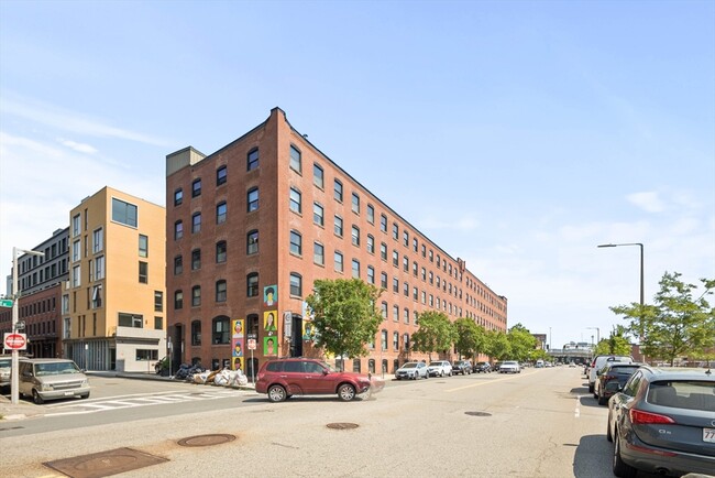 Building Photo - 90 Wareham St