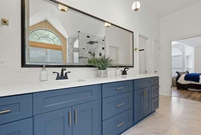 Building Photo - Gorgeous 4/BR 3/BA One-Level Home with Mod...