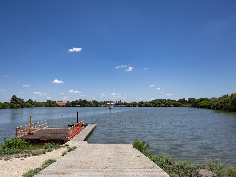 Building Photo - 1826 W French Pl