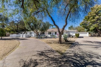 Building Photo - 11832 N Oakhurst Way