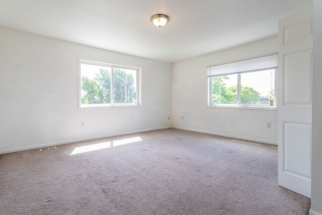 Building Photo - 635 McLain St