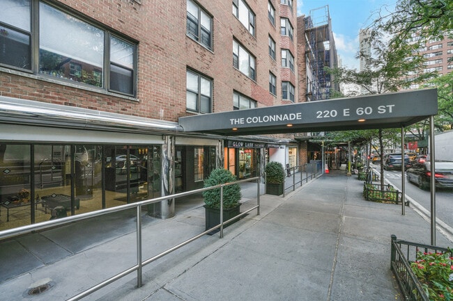 Building Photo - 220 E 60th St