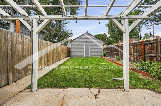 Building Photo - Charming Home with Central AC and Fenced Yard