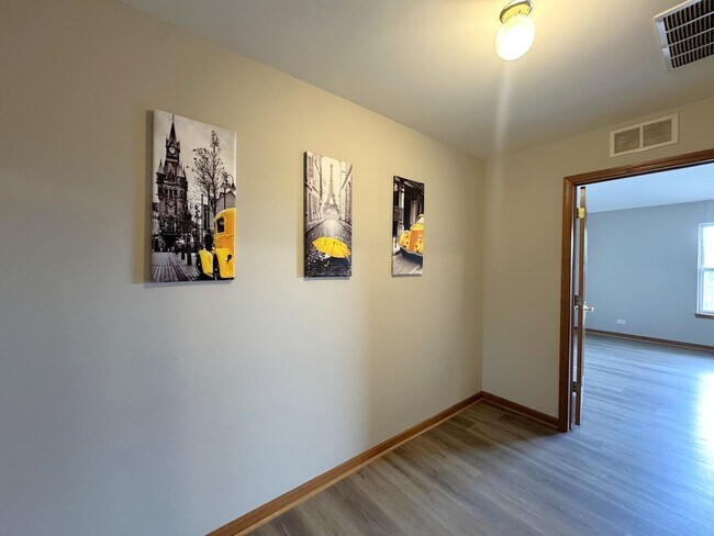 Building Photo - 2460 Georgetown Cir