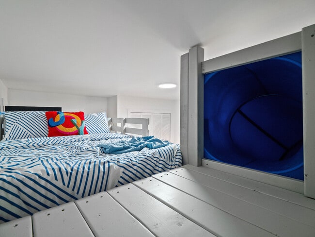 Building Photo - 25 N Rose Blvd