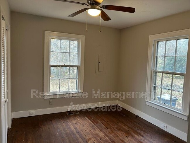 Building Photo - 108 Grady St