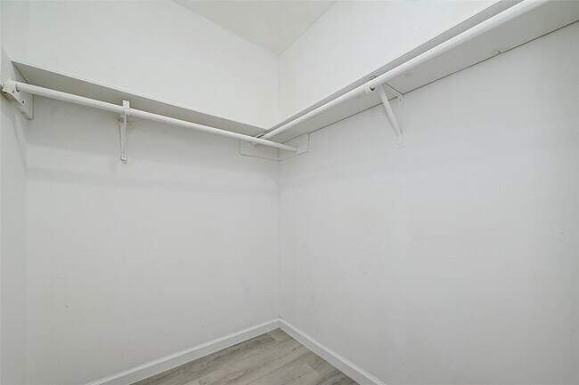 Building Photo - 4917 Fairvent St