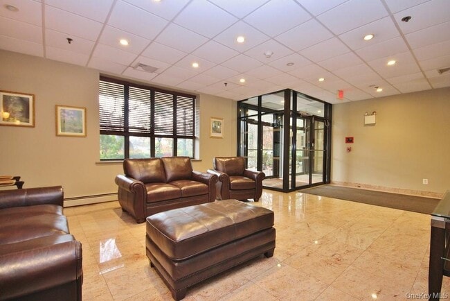 Building Photo - 1374 Midland Ave