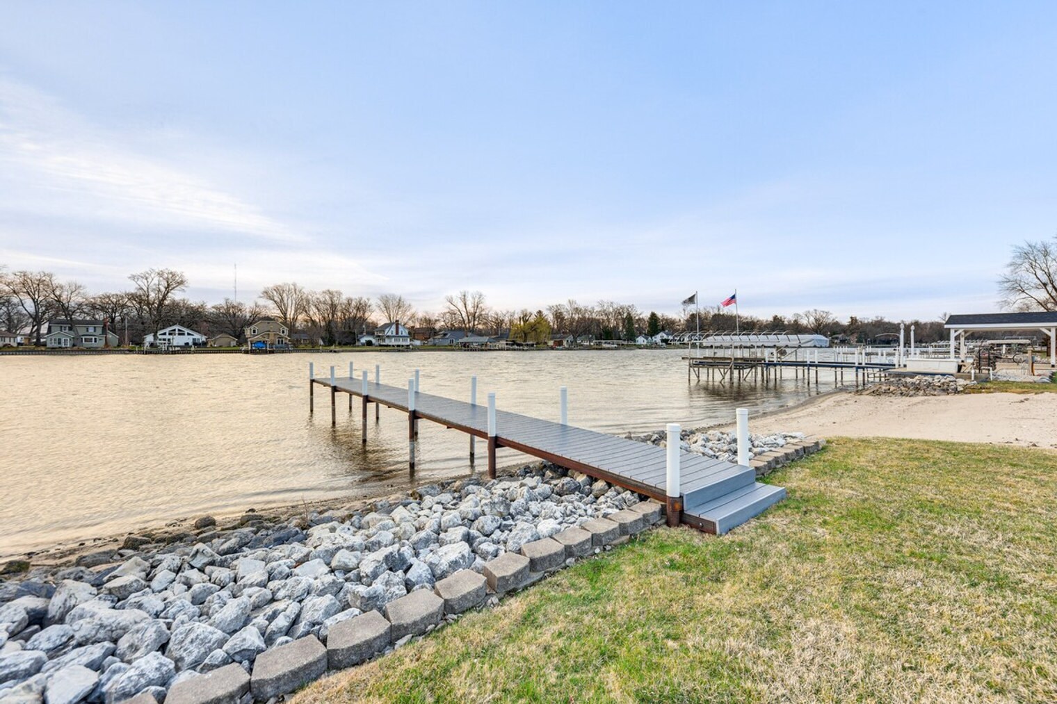 Building Photo - 2712 Shorewood Dr