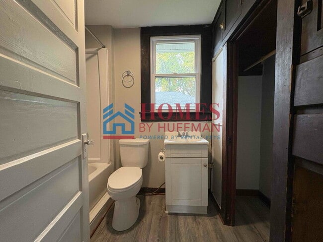 Building Photo - Two Bedroom House | Move in Ready | Move I...