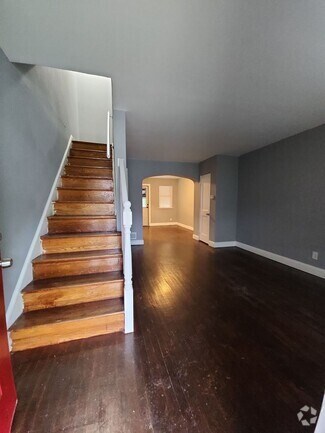 Building Photo - 308 Gusryan St