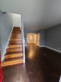 Building Photo - 308 Gusryan St