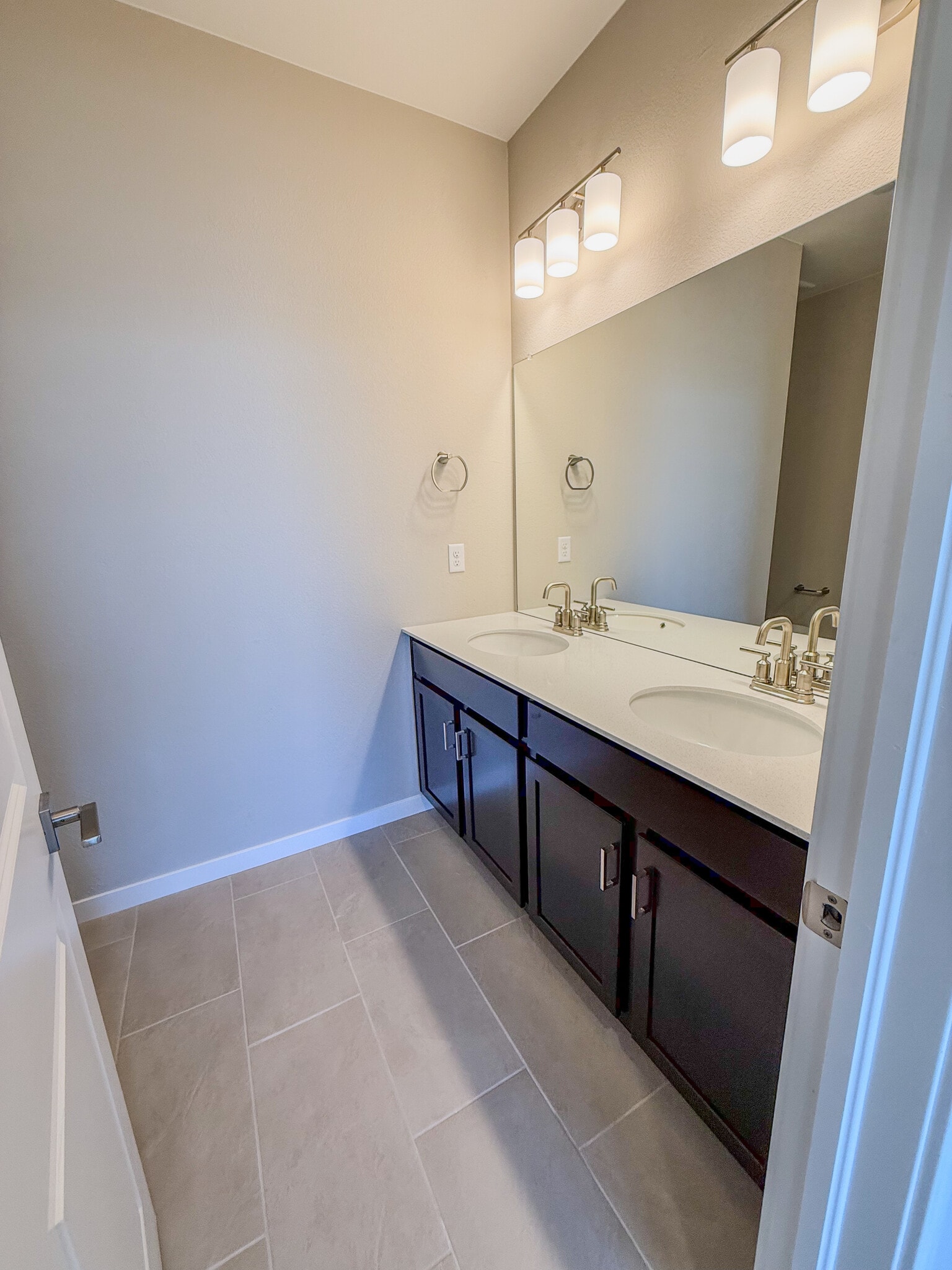 Master Double Vanity - 1736 Peak Loop