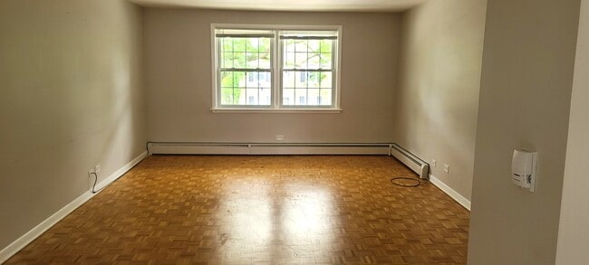 Building Photo - 1500 W Touhy Ave