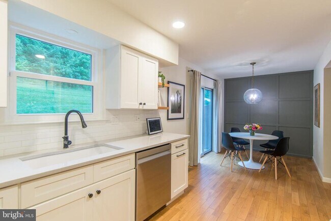 Building Photo - 3738 Swetland Dr