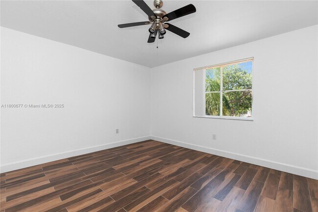 Building Photo - 935 Corkwood St