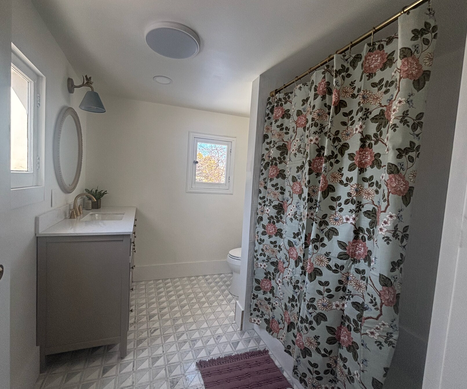 Upper Bathroom - 1028 E Meadow Pl