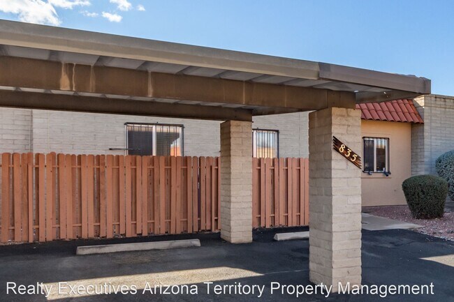 Building Photo - 3 br, 2 bath House - 835 S. Pantano Parkway