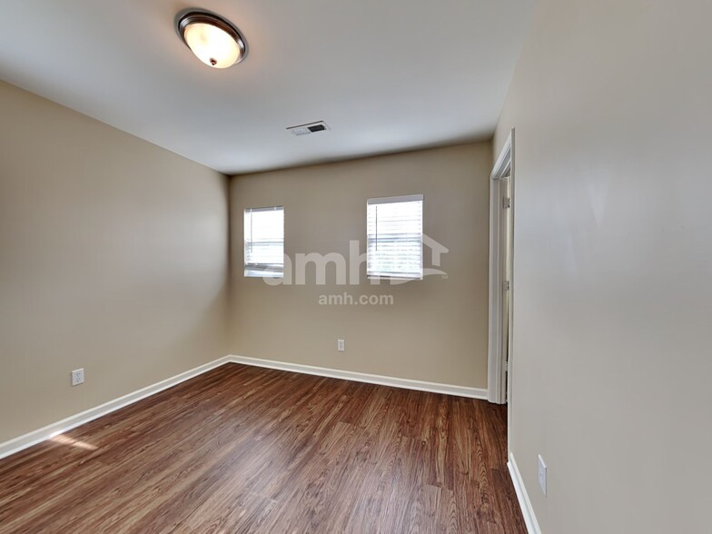 Building Photo - 8817 Kellum Dr