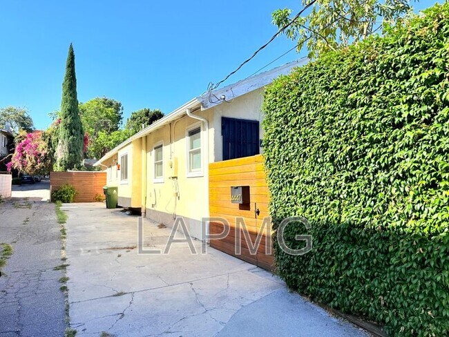 Building Photo - 4447 Lockwood Ave