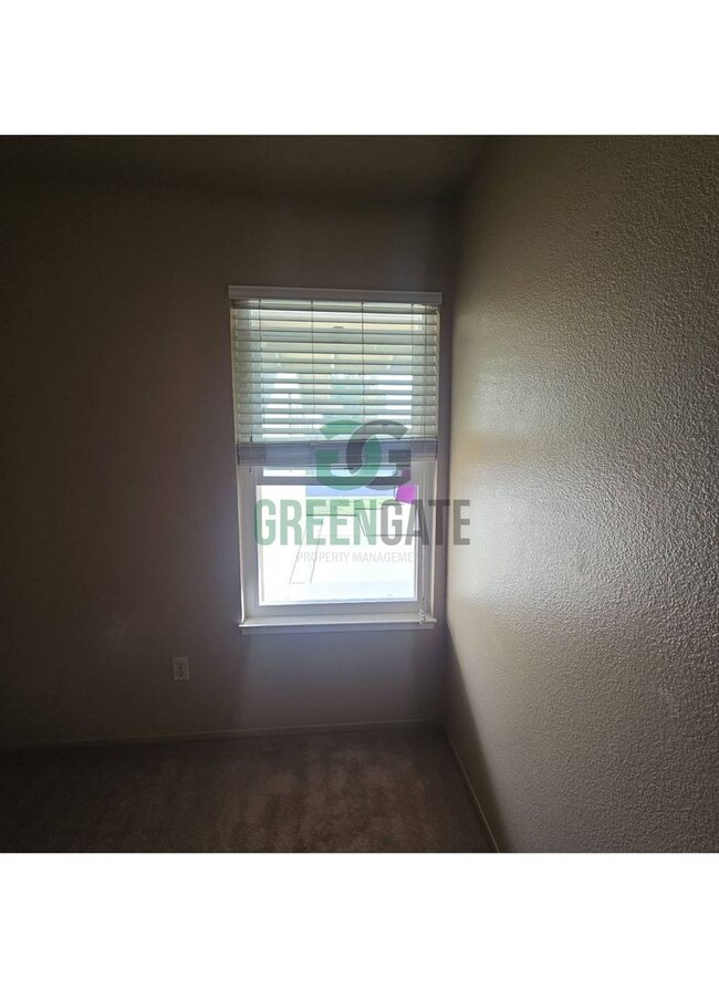 Building Photo - 3 Bedroom 2 Bath Modesto home available!!