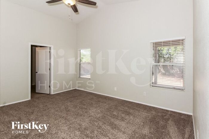 Building Photo - 9747 N Sandy Valley Dr