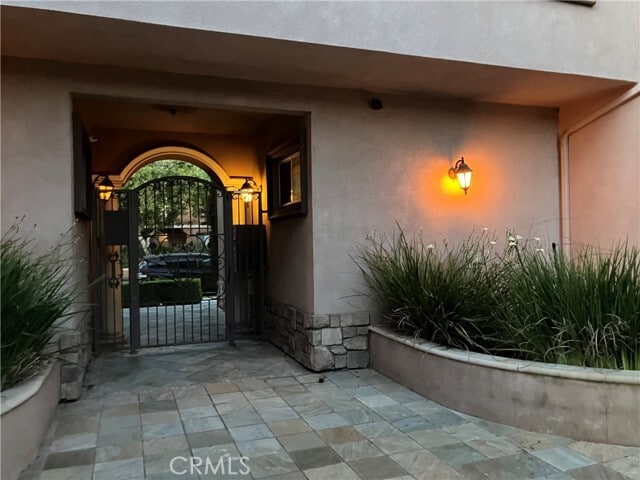 Building Photo - 128 E Broadway