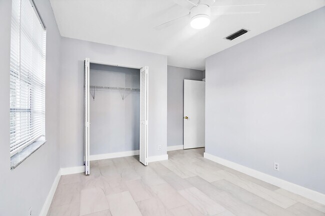 Building Photo - 4858 Arthur St