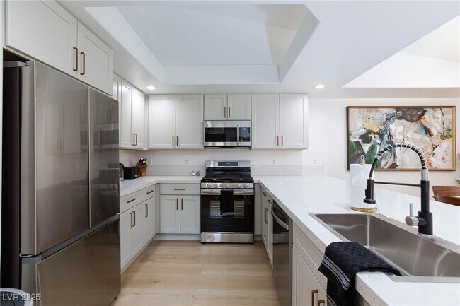 Building Photo - 9762 Silver Dusk Ct