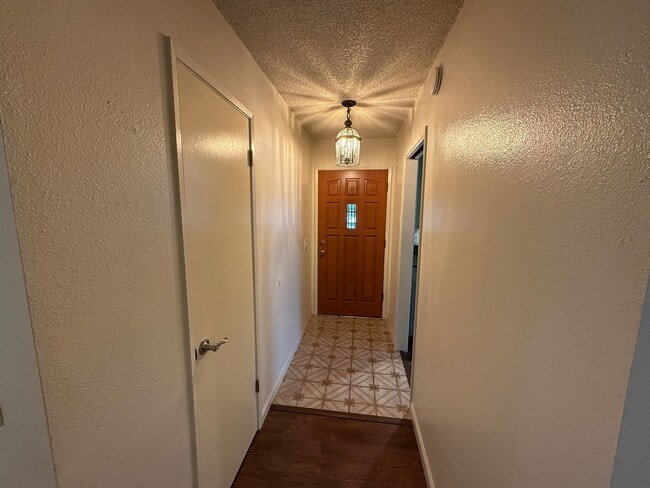 Building Photo - 3-bedroom single story in the heart of Tur...