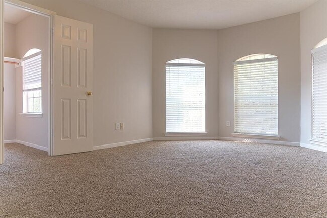 Building Photo - 15411 Seminole Canyon Dr