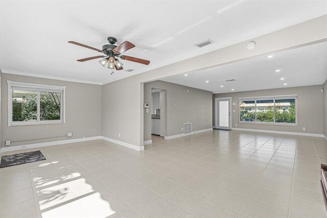 Building Photo - 330 S Golf Blvd