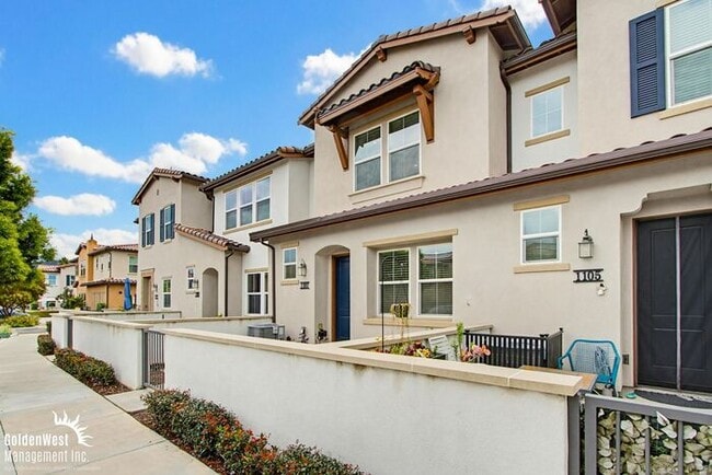 Building Photo - Bright & Modern 3Bdm 2Ba Townhome in Vista!