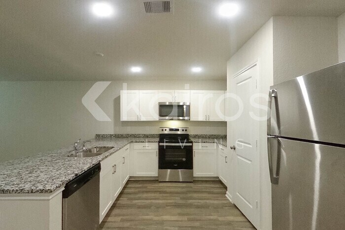 Building Photo - 204 Wild Oak
