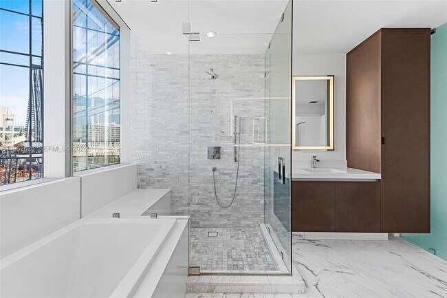 Building Photo - 851 NE 1st Ave